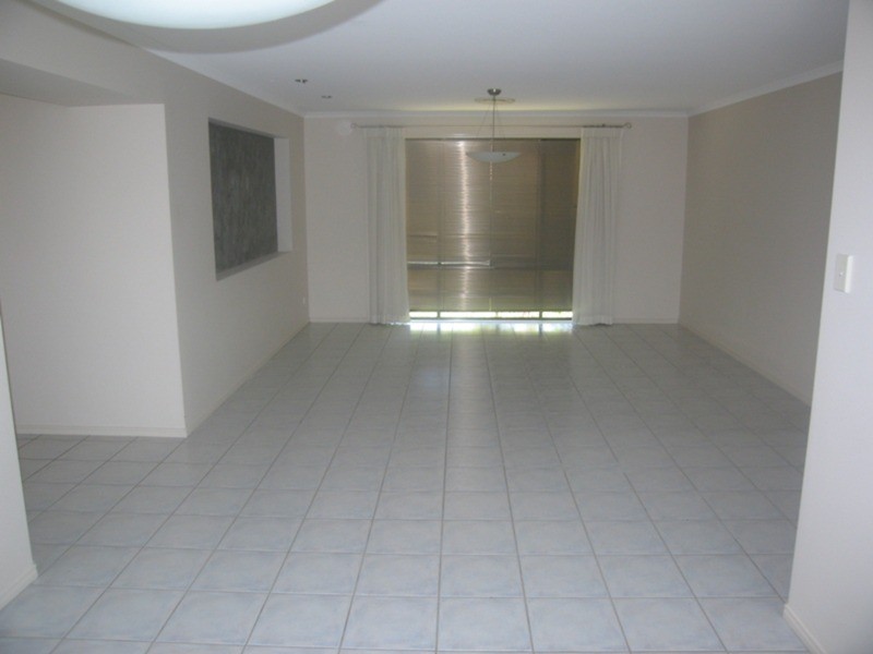 37 Crestwood Drive, Molendinar QLD 4214