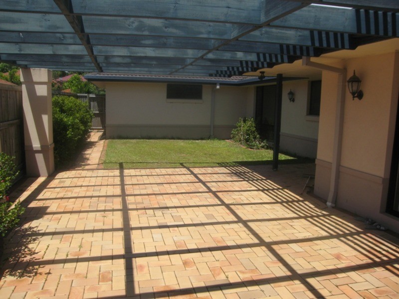 37 Crestwood Drive, Molendinar QLD 4214