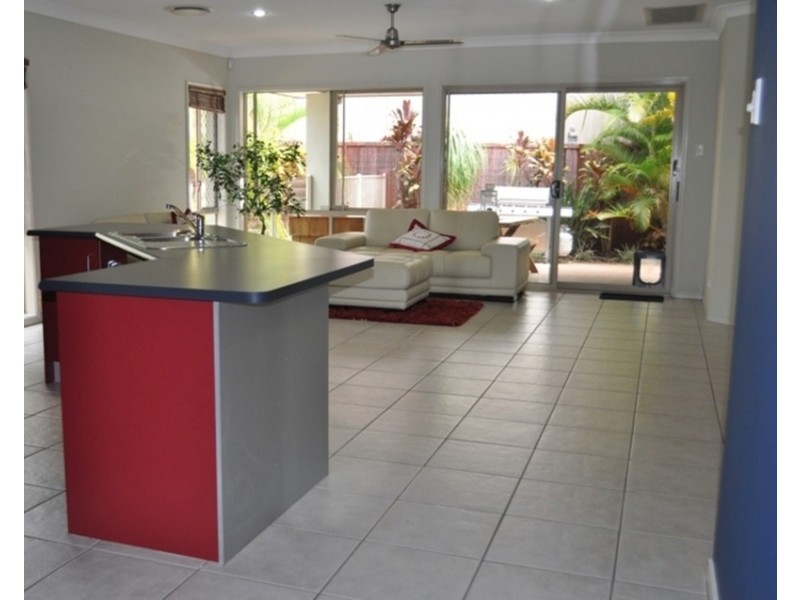 10 Whitewood Place, Molendinar QLD 4214