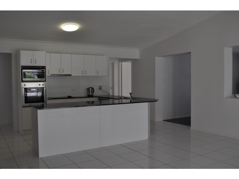 28 Gumleaf Drive, Molendinar QLD 4214