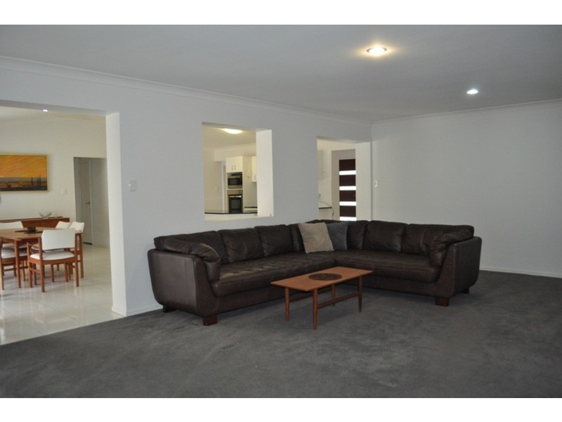 28 Gumleaf Drive, Molendinar QLD 4214