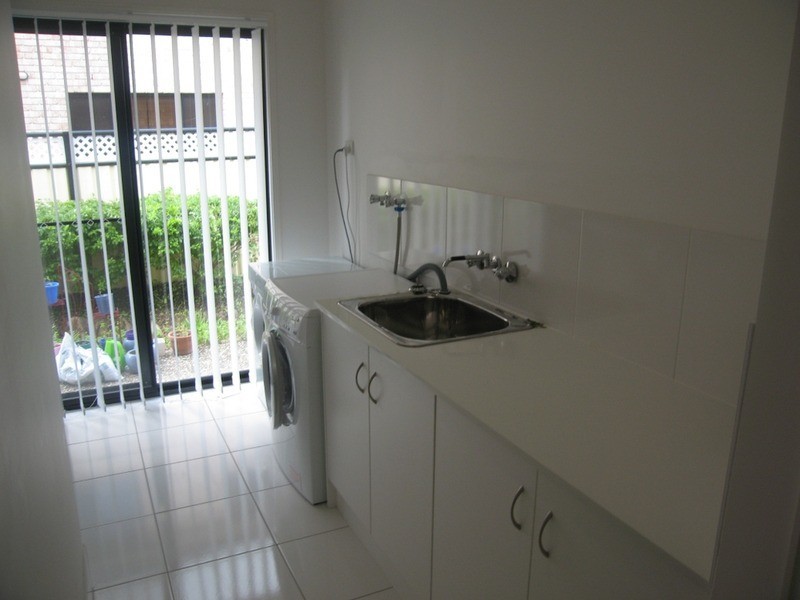 28 Gumleaf Drive, Molendinar QLD 4214