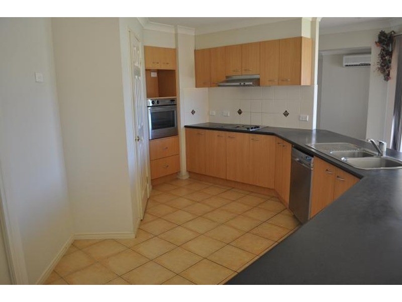 2 Oakridge Place, Molendinar QLD 4214