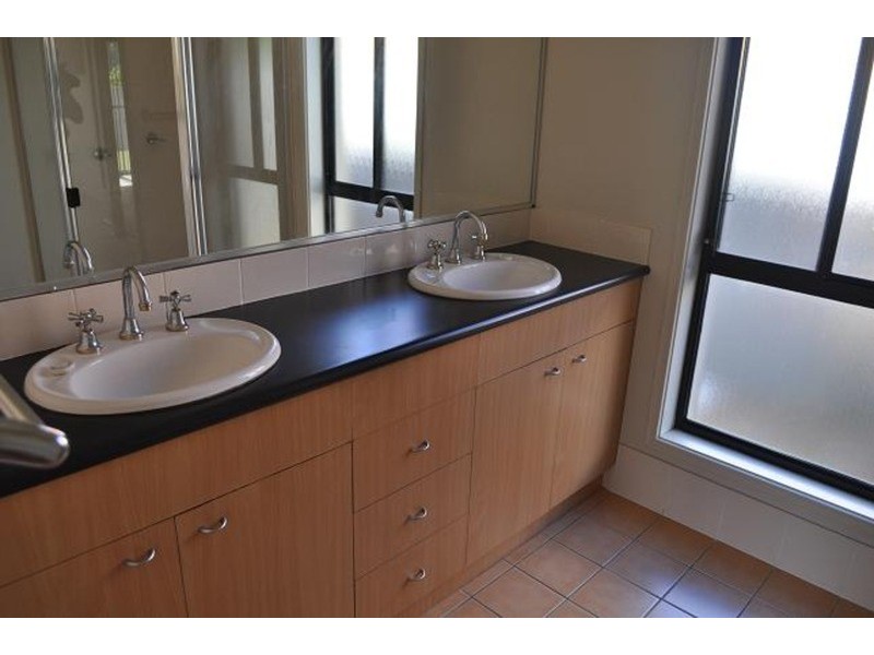 2 Oakridge Place, Molendinar QLD 4214