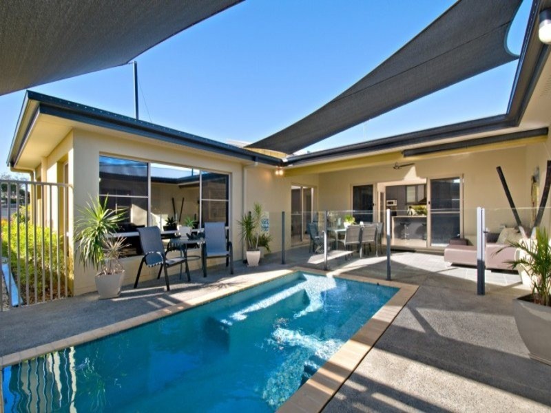 42 Highcrest Cct, Molendinar QLD 4214