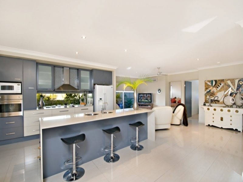 42 Highcrest Cct, Molendinar QLD 4214
