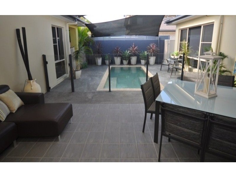 42 Highcrest Cct, Molendinar QLD 4214
