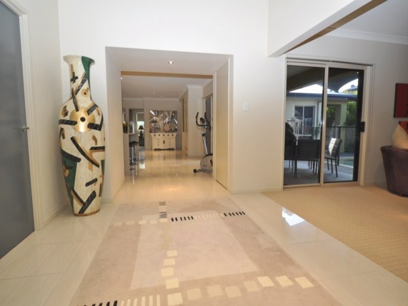 42 Highcrest Cct, Molendinar QLD 4214