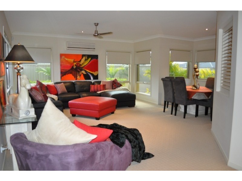 42 Highcrest Cct, Molendinar QLD 4214