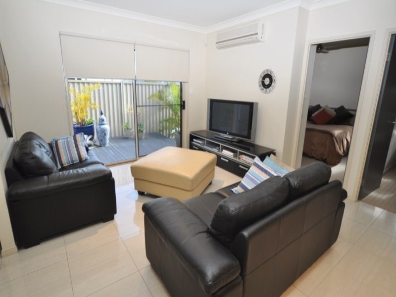 42 Highcrest Cct, Molendinar QLD 4214