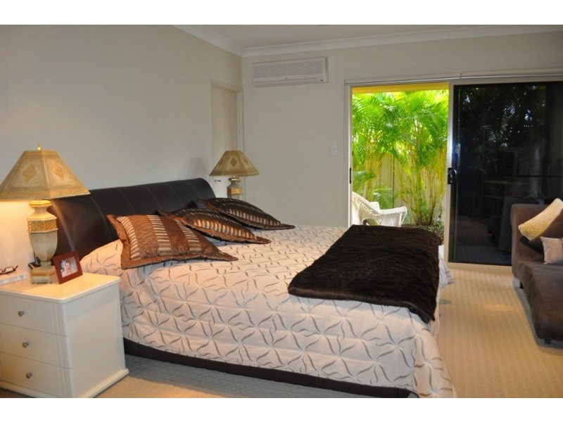 42 Highcrest Cct, Molendinar QLD 4214