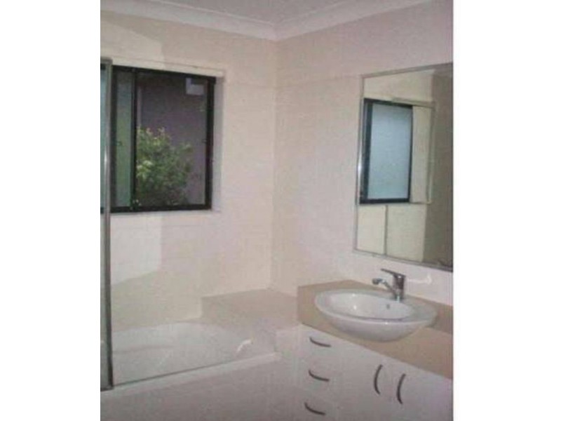 2/14 Geoff Wolter West Drive, Molendinar QLD 4214