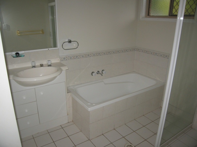 1 Laura Ann Drive, Windaroo QLD 4207