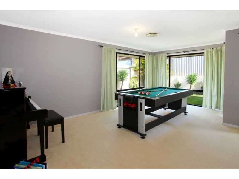 6 Rosegum Drive, Molendinar QLD 4214