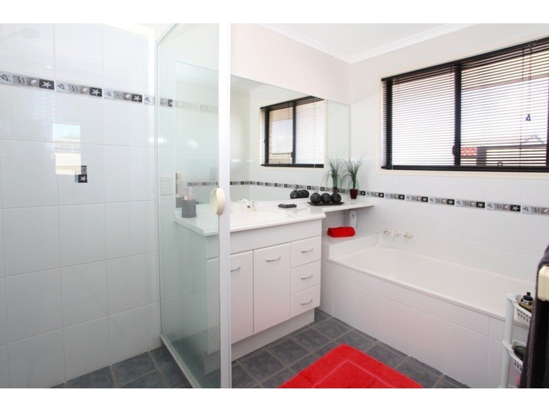 6 Rosegum Drive, Molendinar QLD 4214