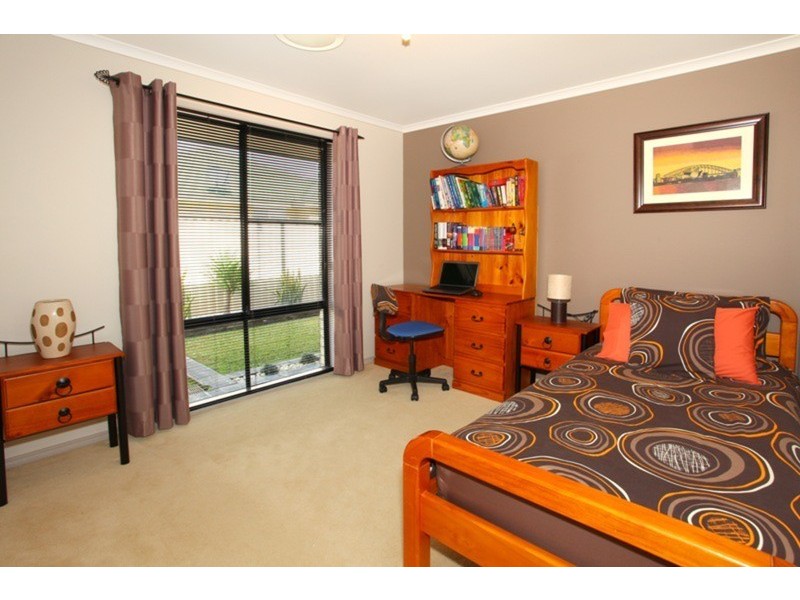 6 Rosegum Drive, Molendinar QLD 4214