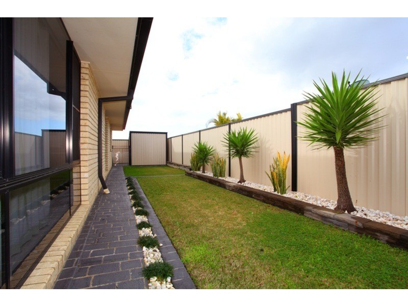 6 Rosegum Drive, Molendinar QLD 4214