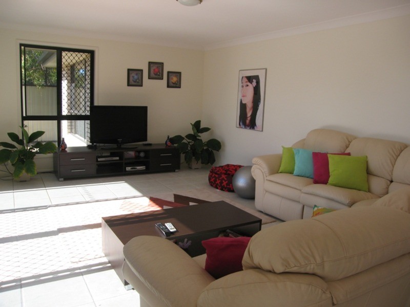 65 Highcrest Circuit, Molendinar QLD 4214