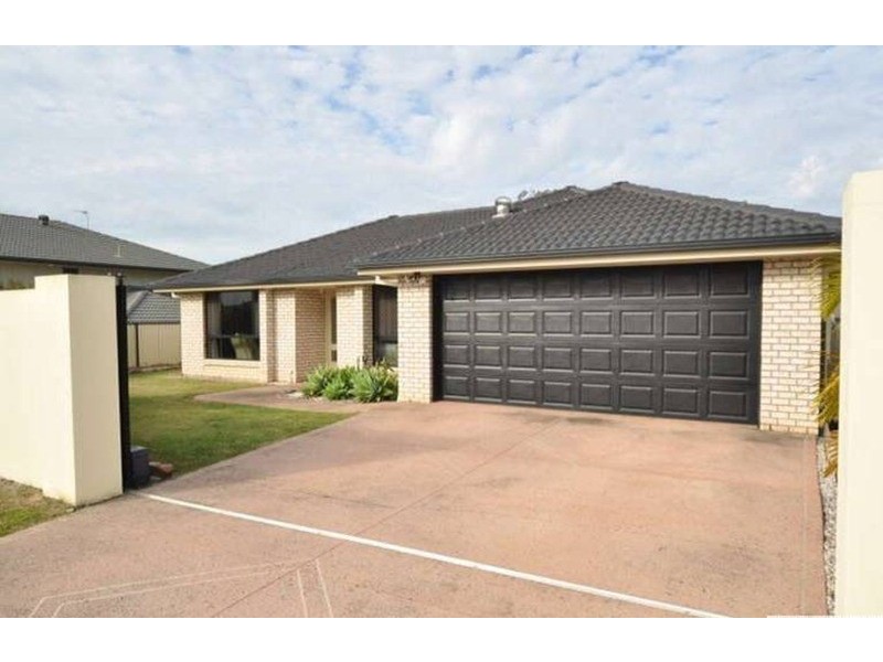 65 Highcrest Circuit, Molendinar QLD 4214