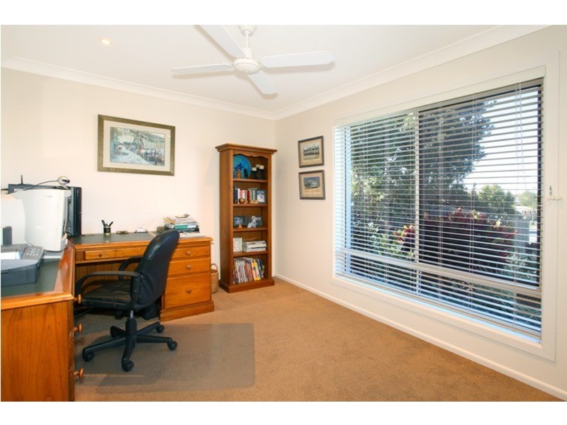11 Casuarina Drive, Molendinar QLD 4214
