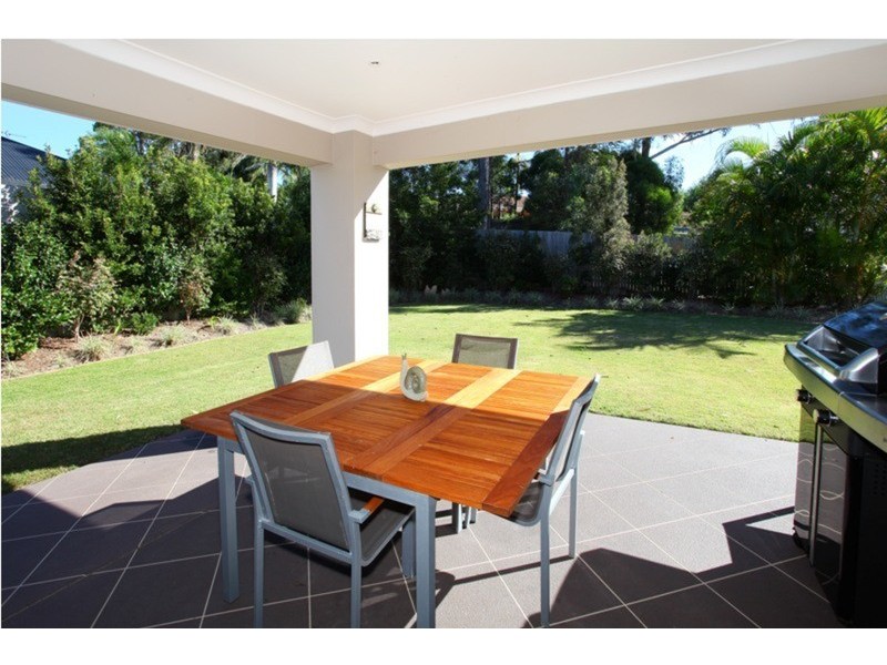 11 Casuarina Drive, Molendinar QLD 4214