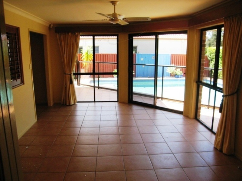 9 Grasstree Way, Molendinar QLD 4214