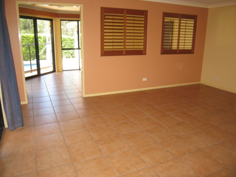 9 Grasstree Way, Molendinar QLD 4214