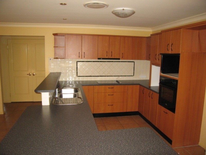 9 Grasstree Way, Molendinar QLD 4214