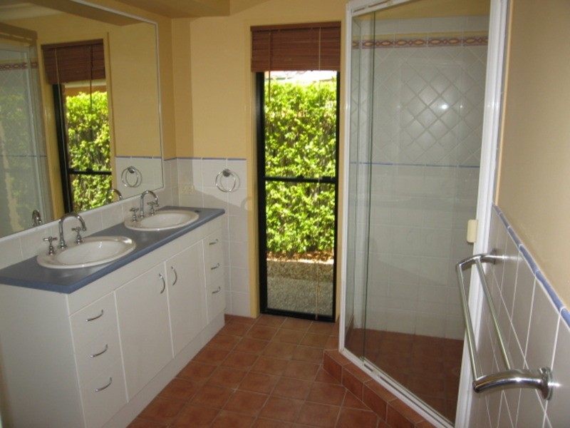 9 Grasstree Way, Molendinar QLD 4214