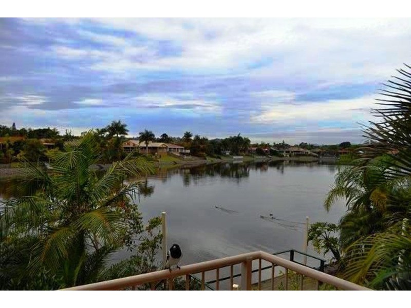 4/4 Lowood Court, Varsity Lakes QLD 4227