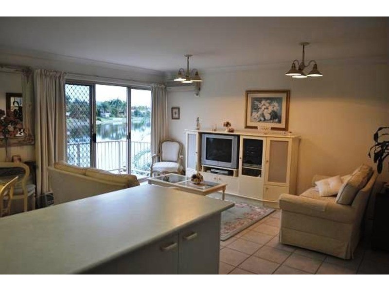 4/4 Lowood Court, Varsity Lakes QLD 4227