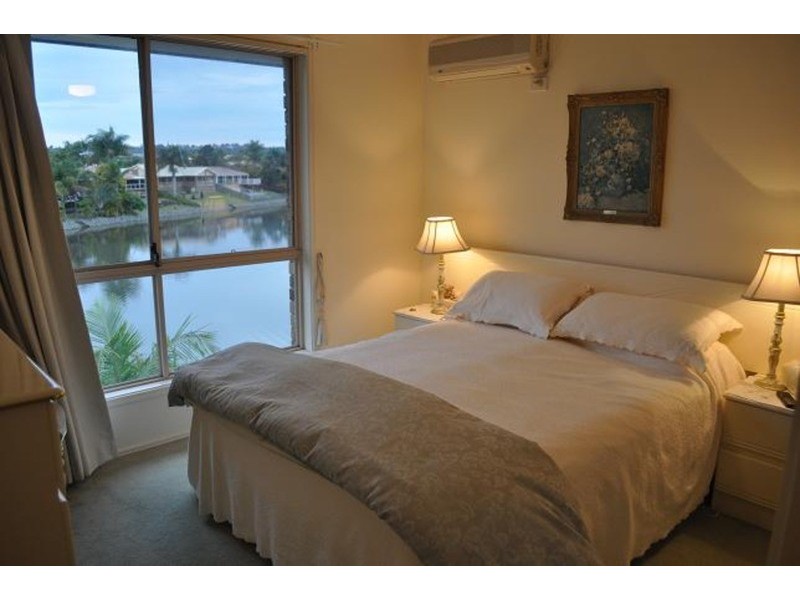 4/4 Lowood Court, Varsity Lakes QLD 4227