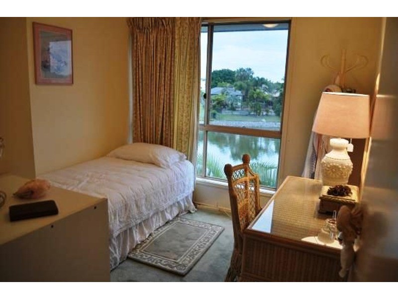 4/4 Lowood Court, Varsity Lakes QLD 4227