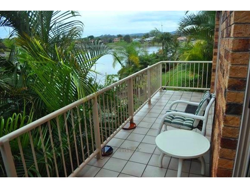 4/4 Lowood Court, Varsity Lakes QLD 4227
