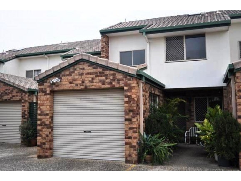 4/4 Lowood Court, Varsity Lakes QLD 4227