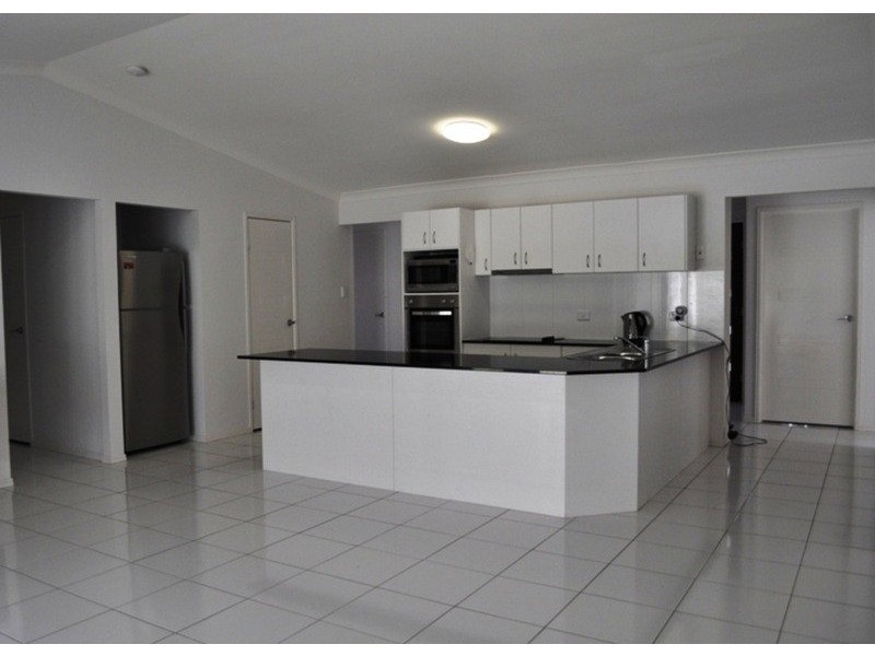 28 Gumleaf Drive, Molendinar QLD 4214
