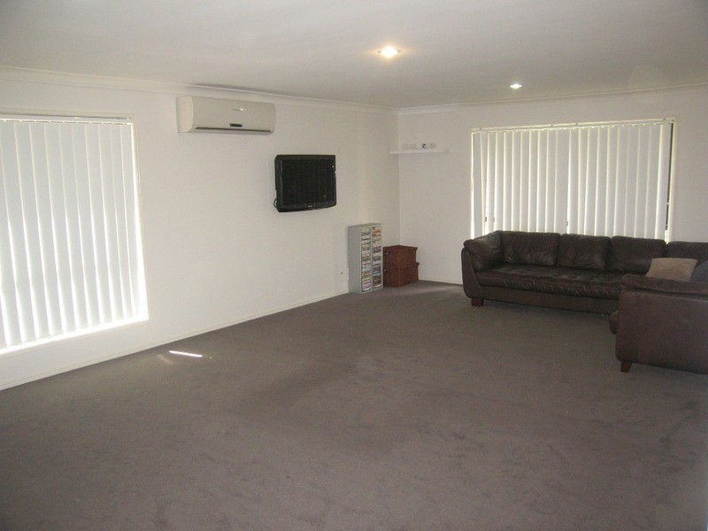 28 Gumleaf Drive, Molendinar QLD 4214
