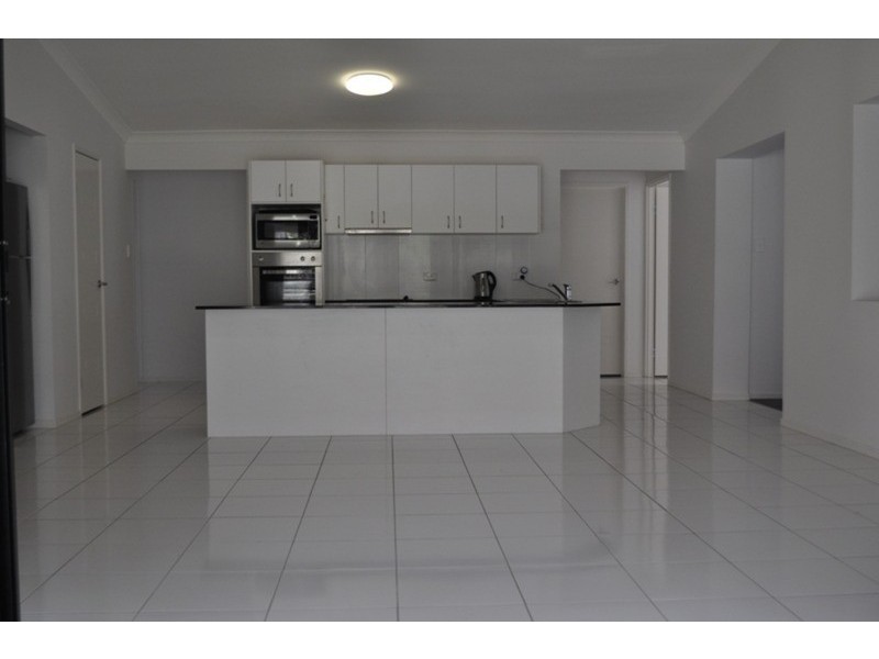 28 Gumleaf Drive, Molendinar QLD 4214
