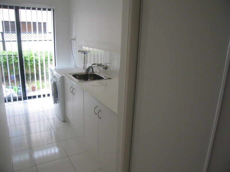 28 Gumleaf Drive, Molendinar QLD 4214