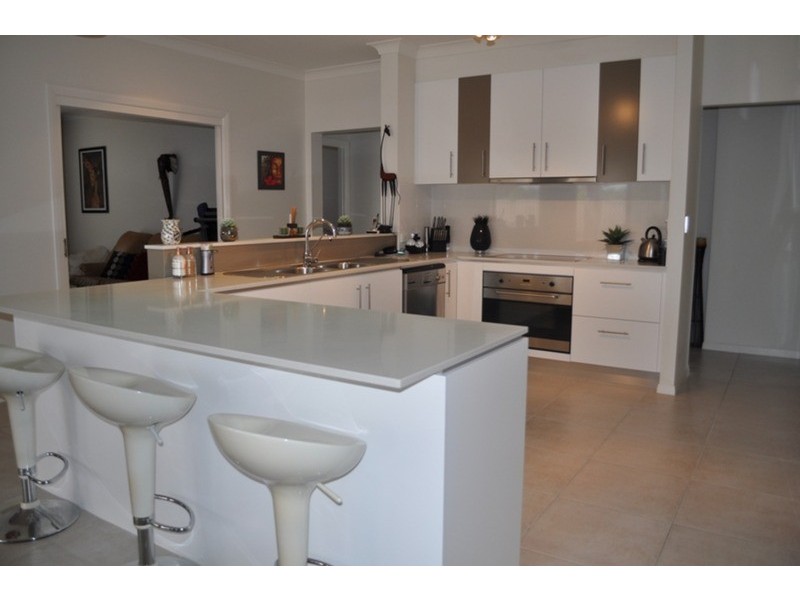 21 casuarina Drive, Molendinar QLD 4214