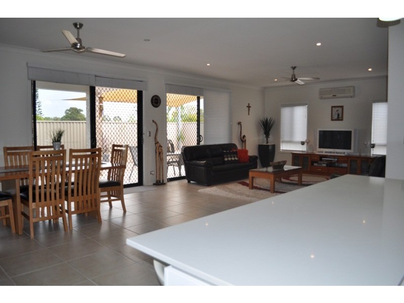 21 casuarina Drive, Molendinar QLD 4214