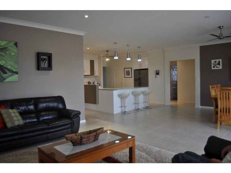 21 casuarina Drive, Molendinar QLD 4214