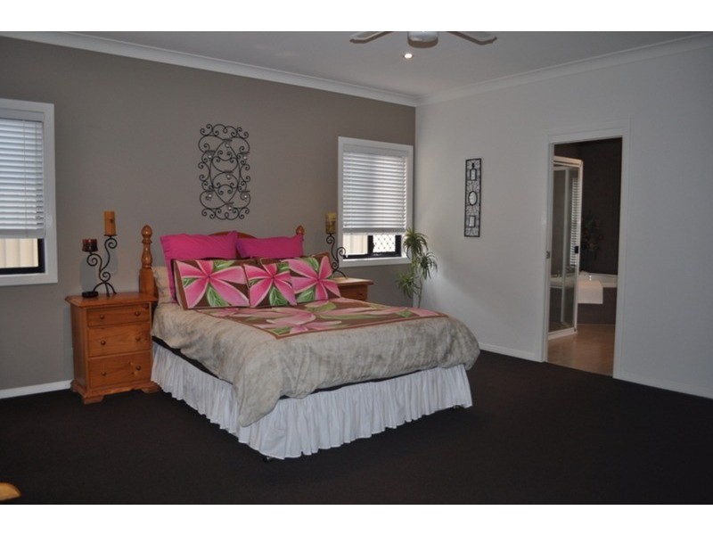 21 casuarina Drive, Molendinar QLD 4214