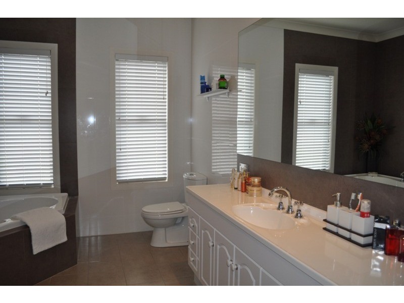 21 casuarina Drive, Molendinar QLD 4214