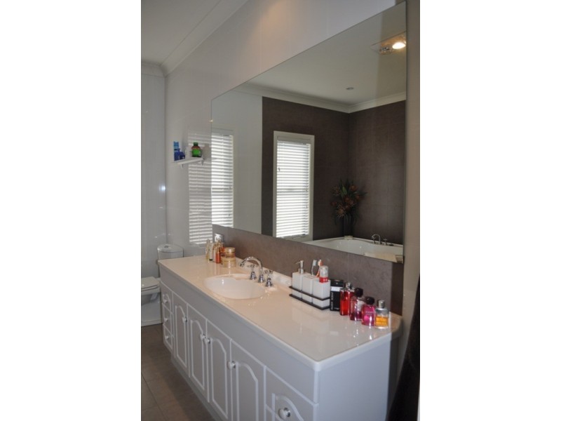 21 casuarina Drive, Molendinar QLD 4214
