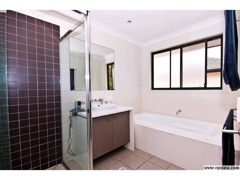 26 Lockwood Place, Molendinar QLD 4214