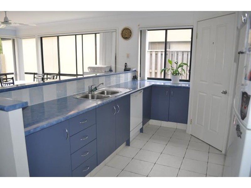 8 Blackwattle Circuit, Arundel QLD 4214