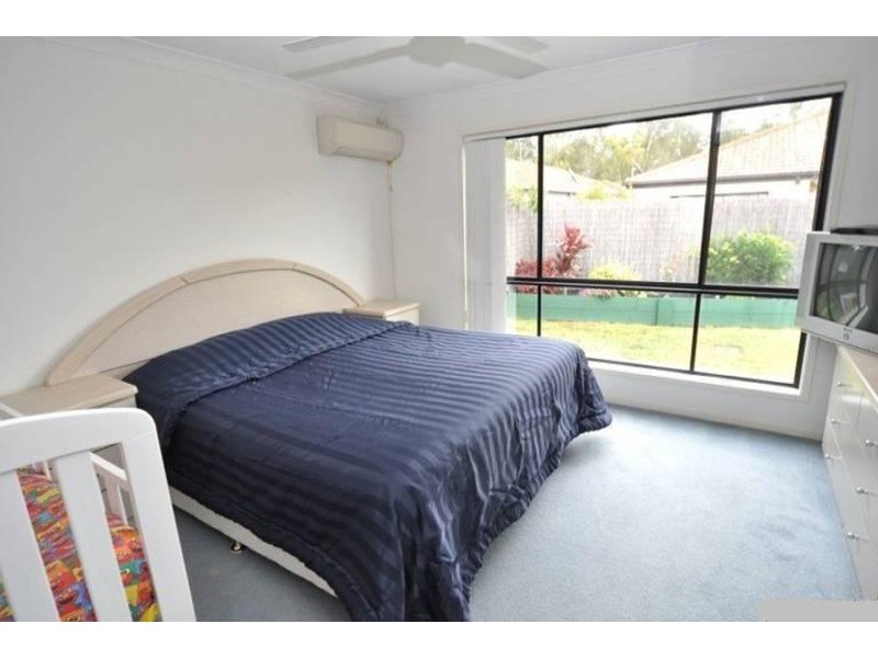 8 Blackwattle Circuit, Arundel QLD 4214