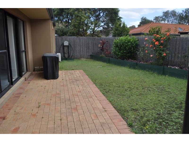 8 Blackwattle Circuit, Arundel QLD 4214