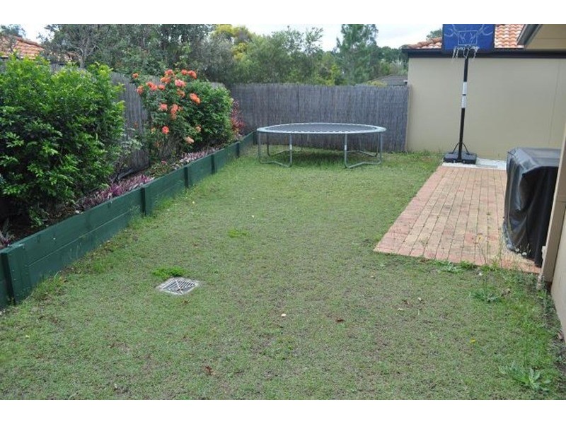 8 Blackwattle Circuit, Arundel QLD 4214